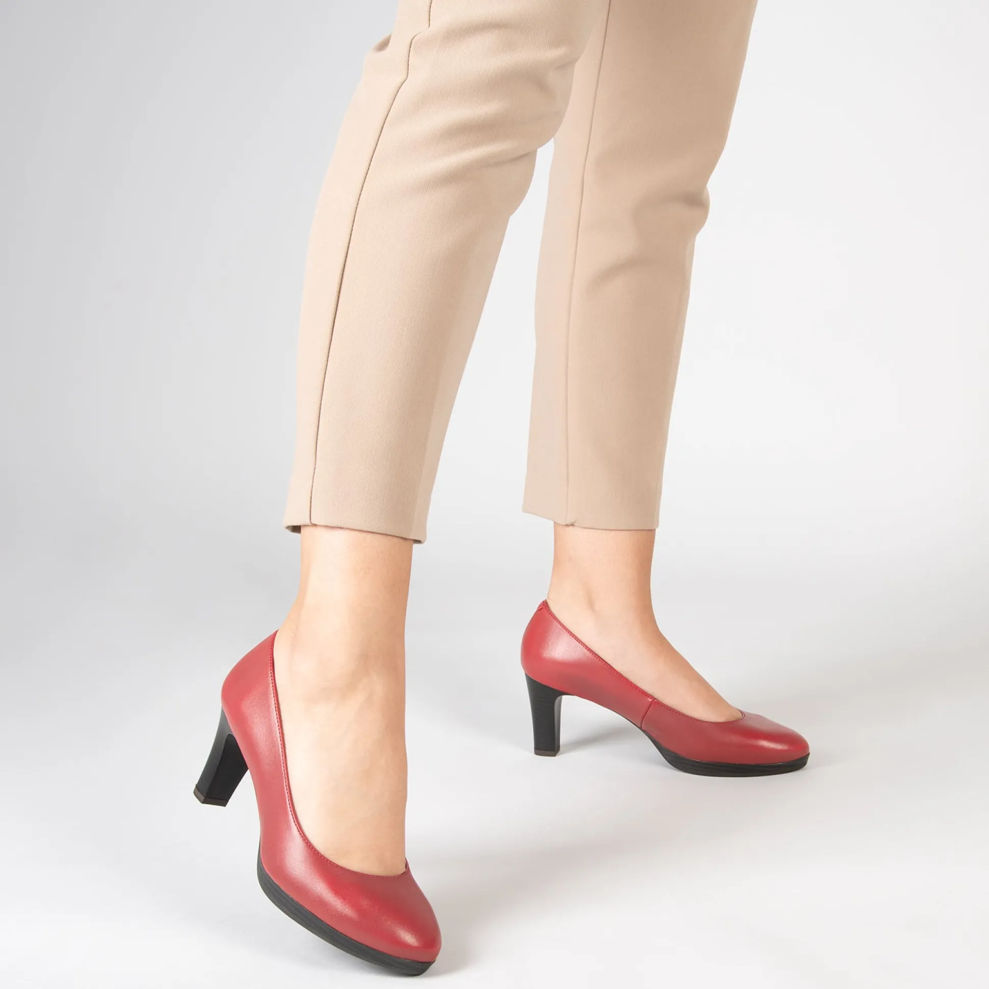 azafata__zapatos_con_tacn_5-4.webp Special Prices<miMaO Azafata - Zapatos Con Tacón Y Plataforma Rojo