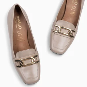Mocasines Y Blucher<miMaO Chain – Mocasines Con Tacón Y Detalle Dorado Taupe