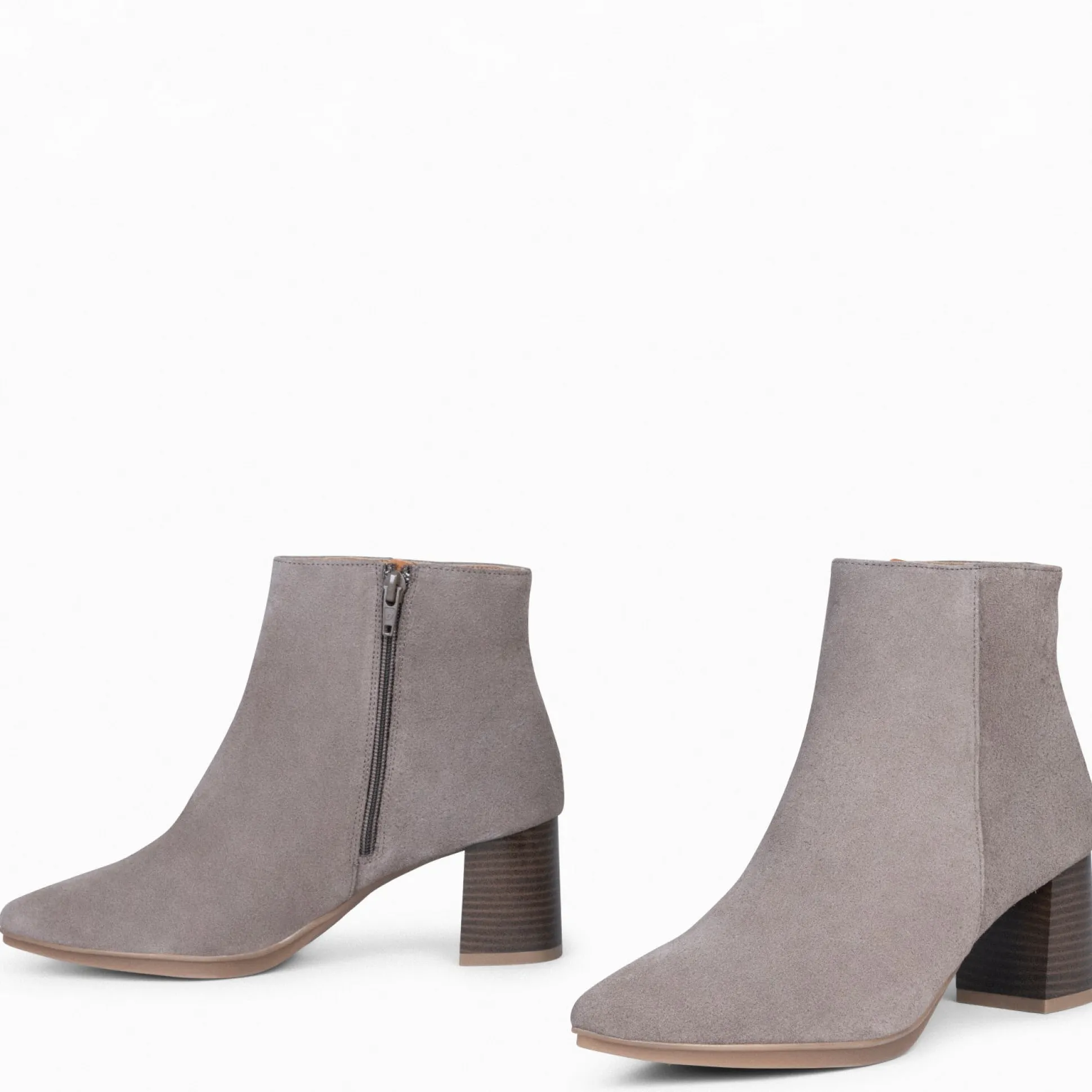city__botines_de_tacn_anc_2-3.webp Botines De Mujer<miMaO City - Botines De Tacón Ancho Y Punta Fina Taupe De Serraje