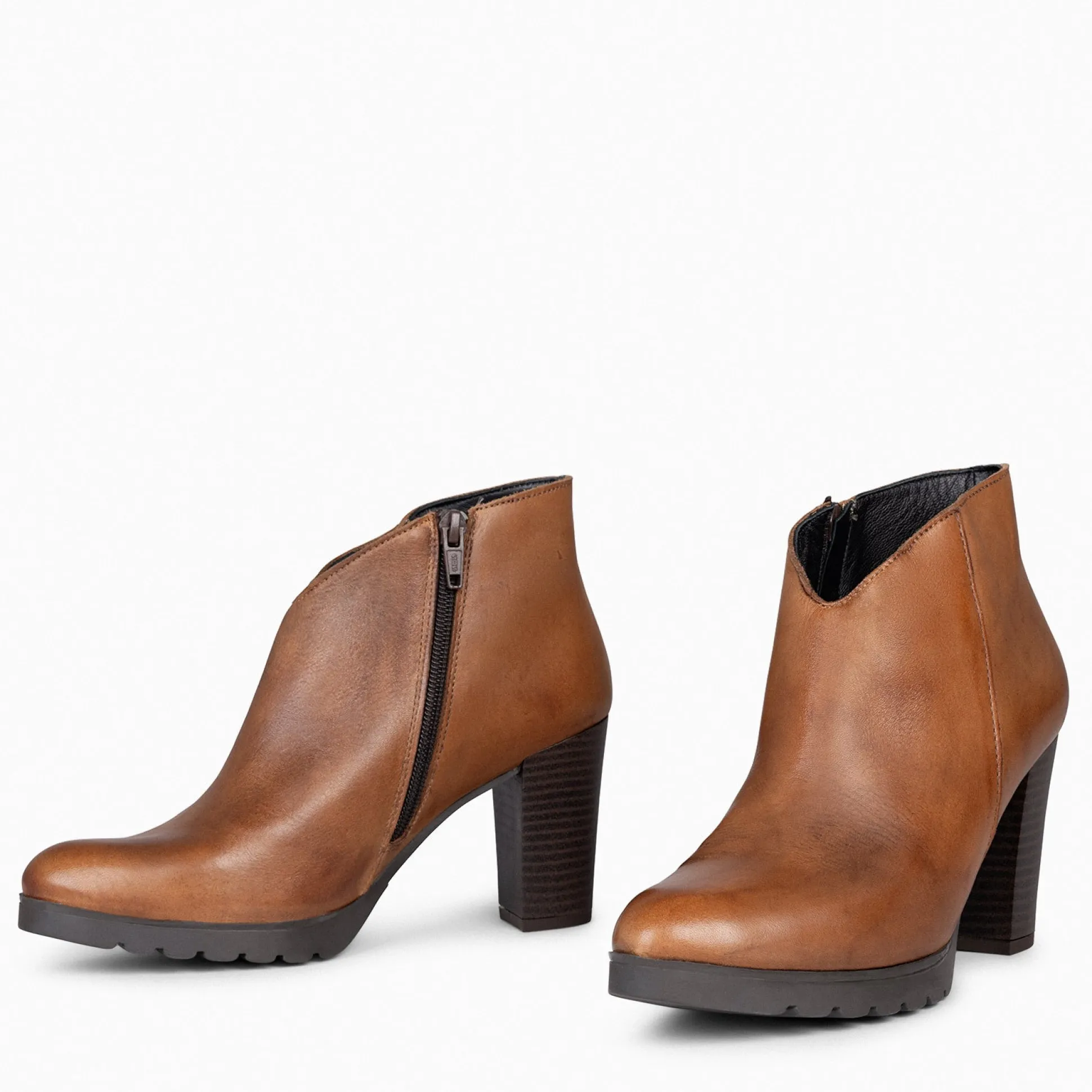 classic__botines_de_mujer_2-3.webp Botines De Mujer<miMaO Classic - Botines De Mujer Con Tacón Camel
