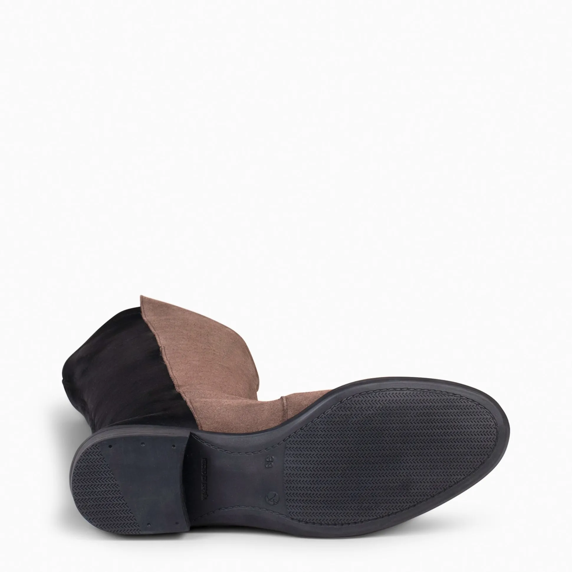 elastica__bota_de_cana_al_2-3.webp Botas<miMaO Elastica – Bota De Cana Alta De Tacón Bajo Taupe