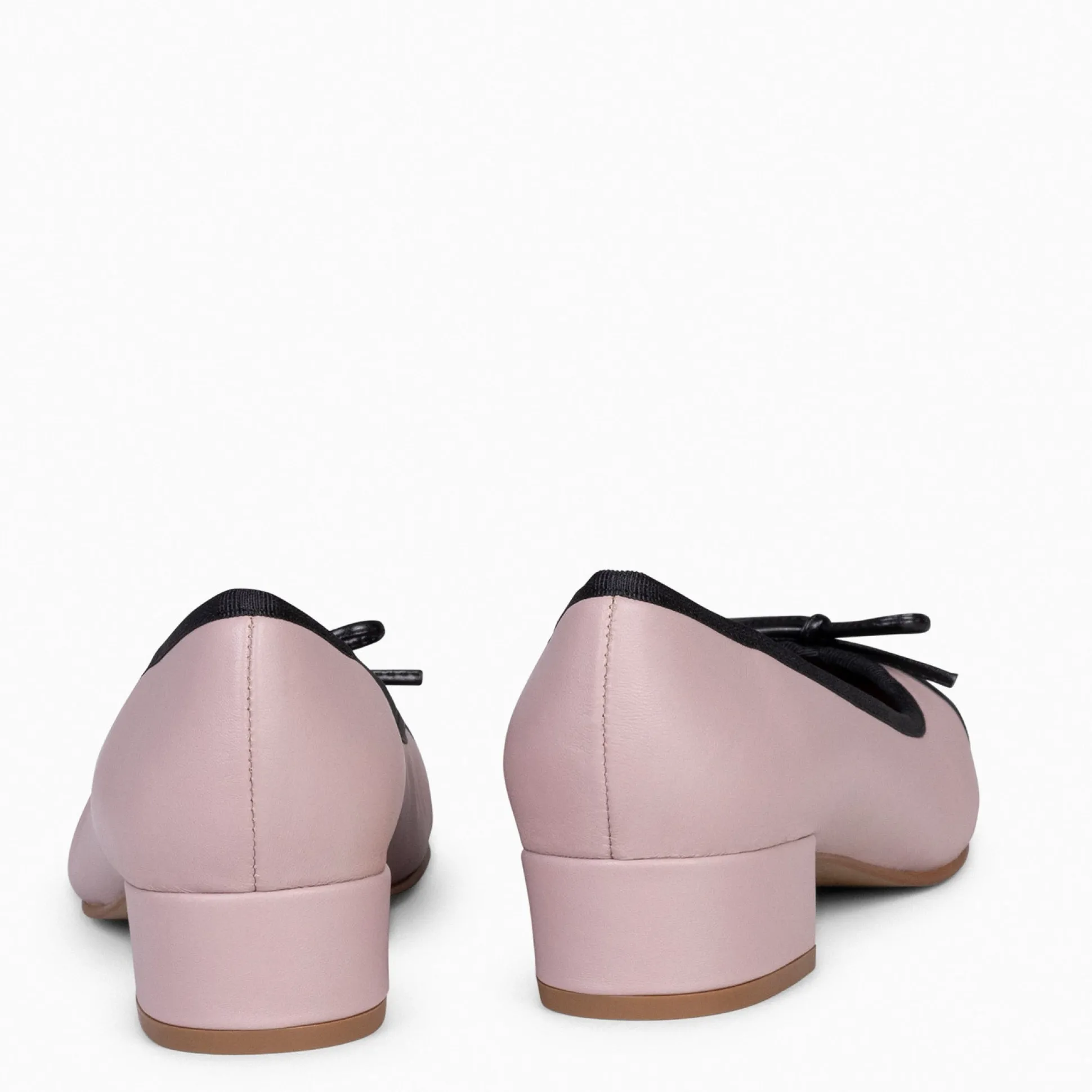 glamour__bailarinas_con_t_3-1.webp Mocasines Y Blucher<miMaO Glamour – Bailarinas Con Tacón Y Puntera De Charol Nude