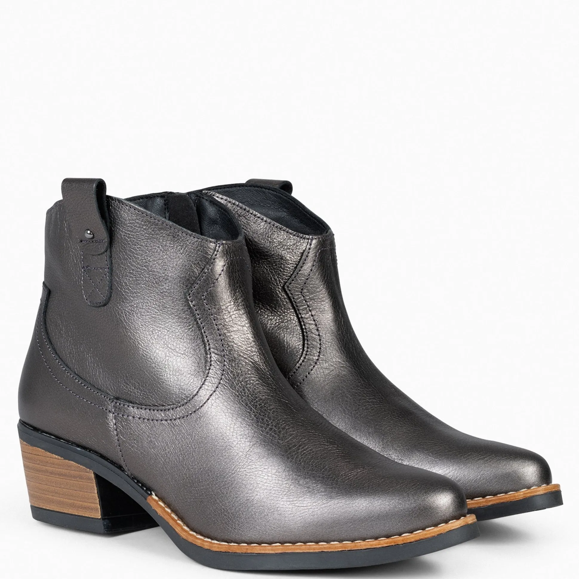 luisiana__botin_estilo_co_1-2.webp Botines De Mujer<miMaO Luisiana - Botin Estilo Cowboy Plomo