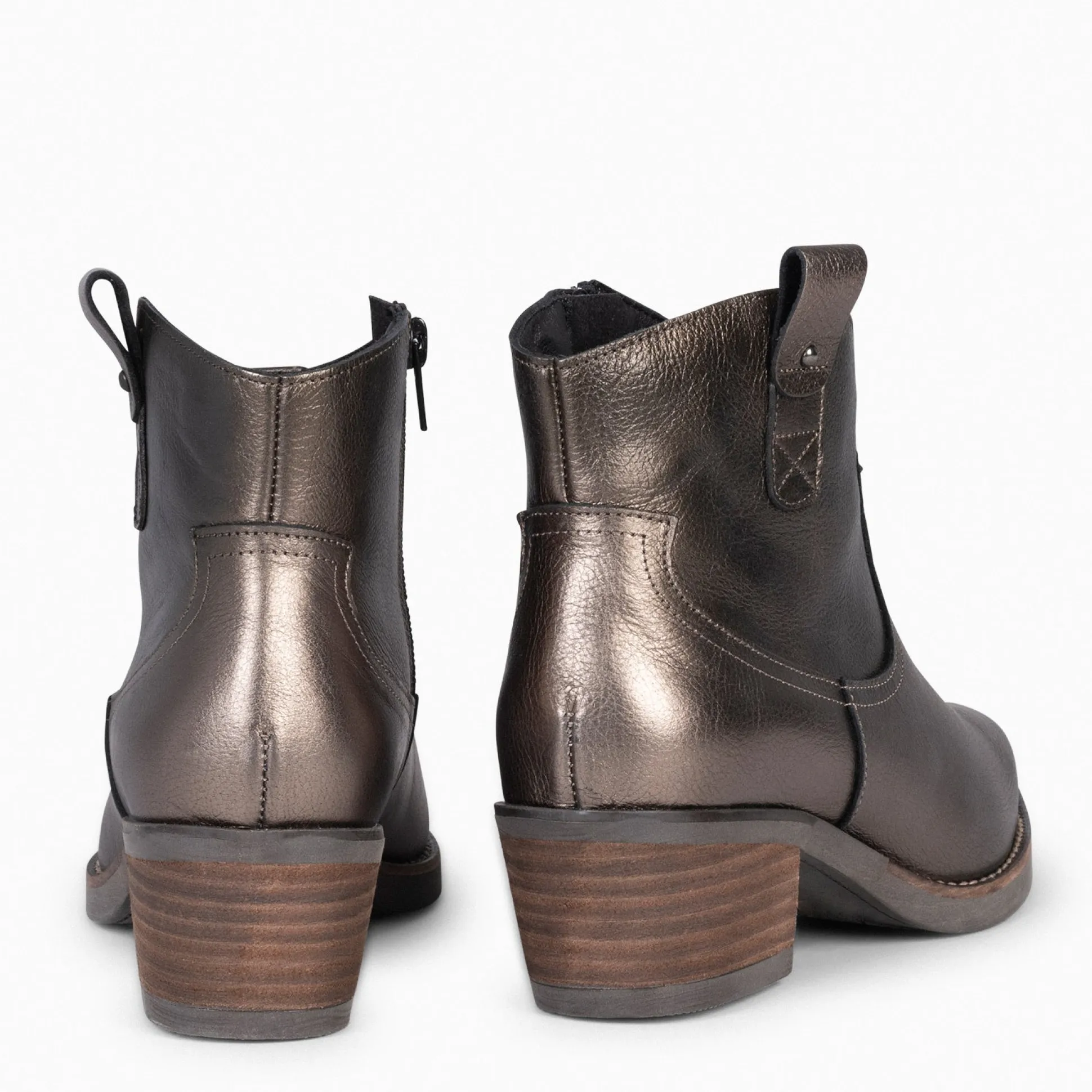 luisiana__botin_estilo_co_2.webp Botines De Mujer<miMaO Luisiana - Botin Estilo Cowboy Bronce