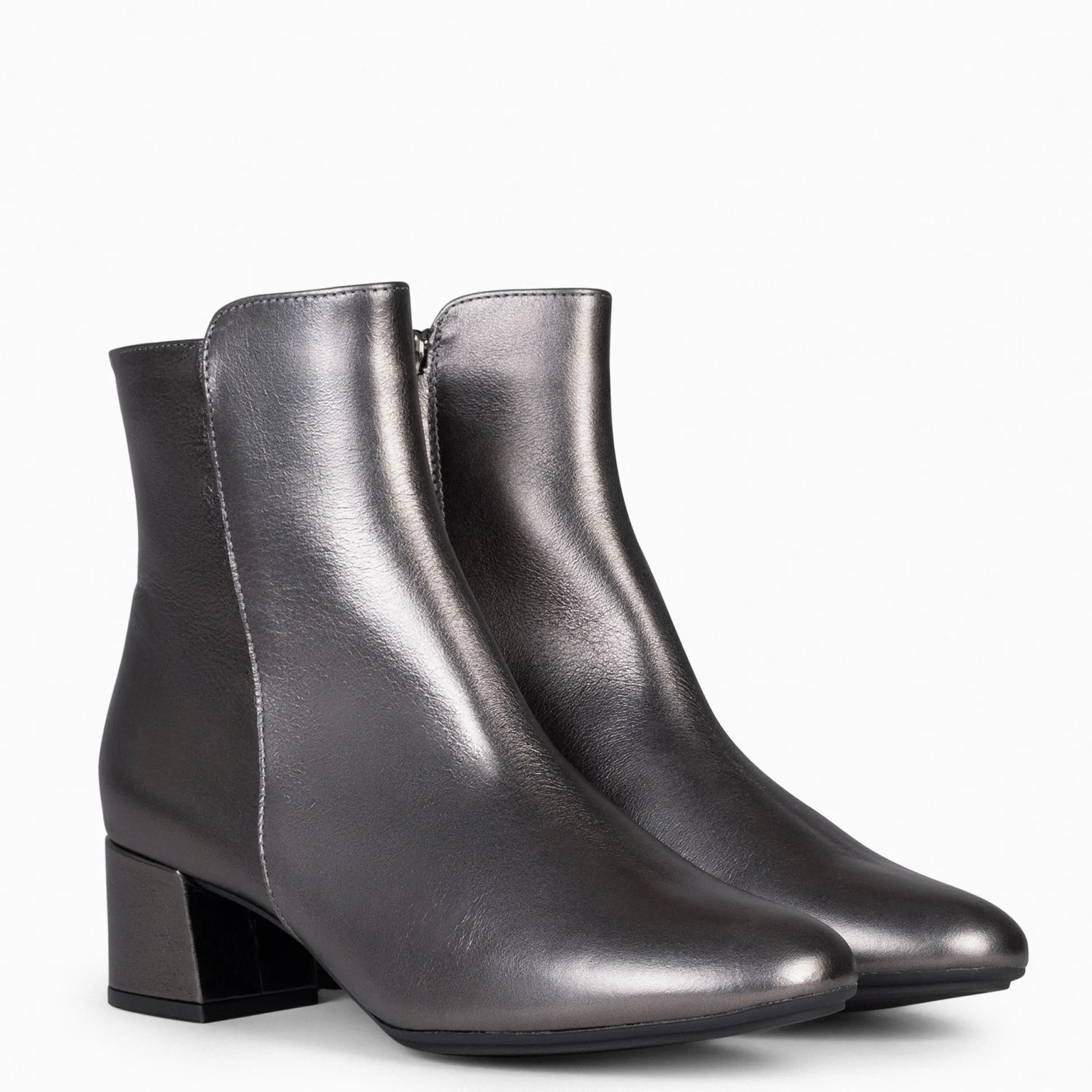 maia__botin_serraje_mujer_1-5.webp Botines De Mujer<miMaO Maia - Botin Serraje Mujer Plata Vieja