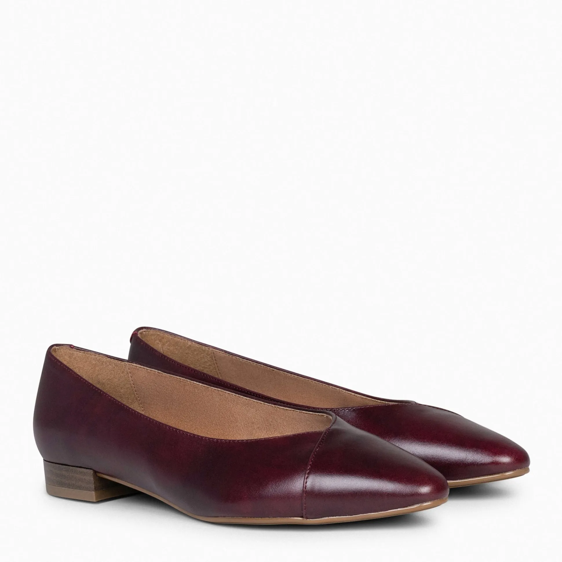 marie__zapatos_bajos_de_p_1-3.webp Mocasines Y Blucher<miMaO Marie – Zapatos Bajos De Punta Fina Burdeos