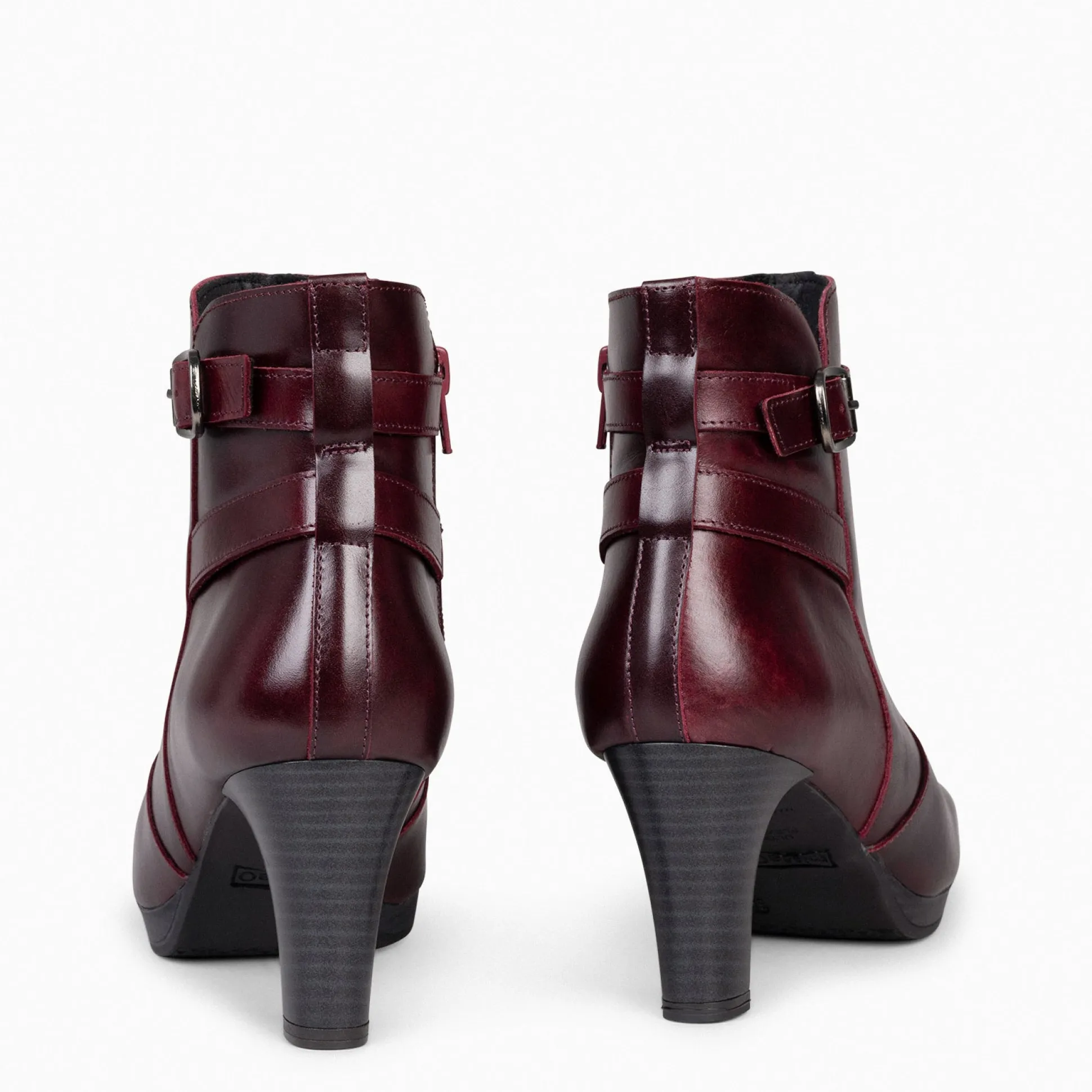 milan__botines_de_tacn_y__1-1.webp Botines De Mujer<miMaO Milan – Botines De Tacón Y Pulsera Decorativa Burdeos