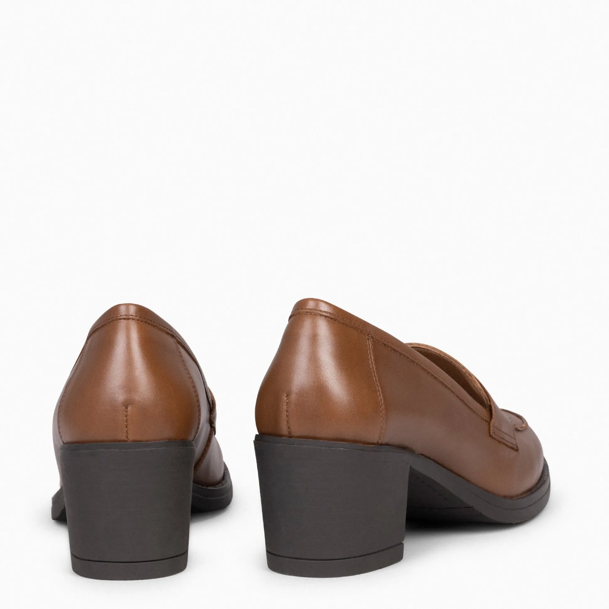 mokka__mocasin_de_napa_co_3-2.webp Mocasines Y Blucher<miMaO Mokka – Mocasin De Napa Con Tacón Camel