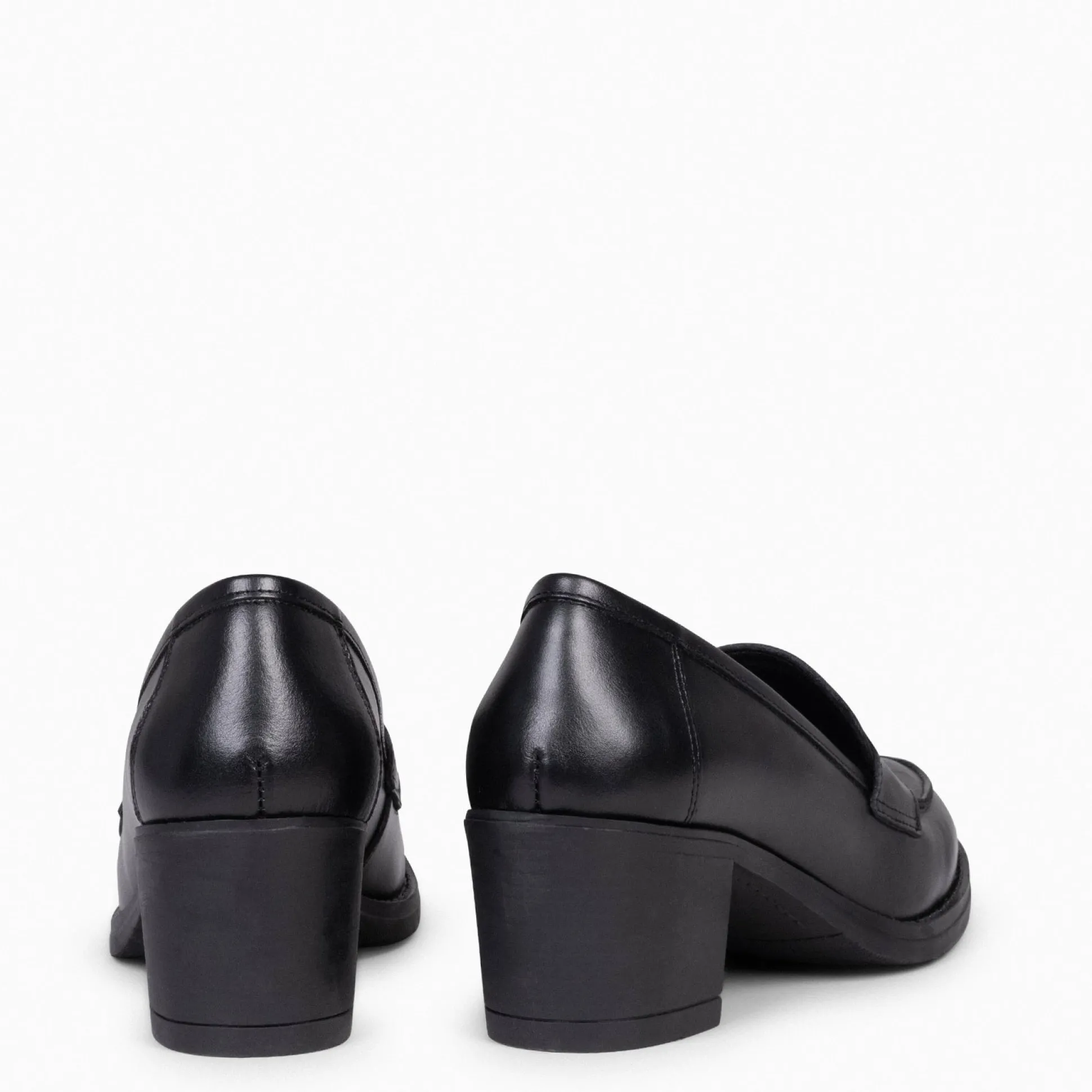 mokka__mocasin_de_napa_co_3.webp Mocasines Y Blucher<miMaO Mokka – Mocasin De Napa Con Tacón Negro