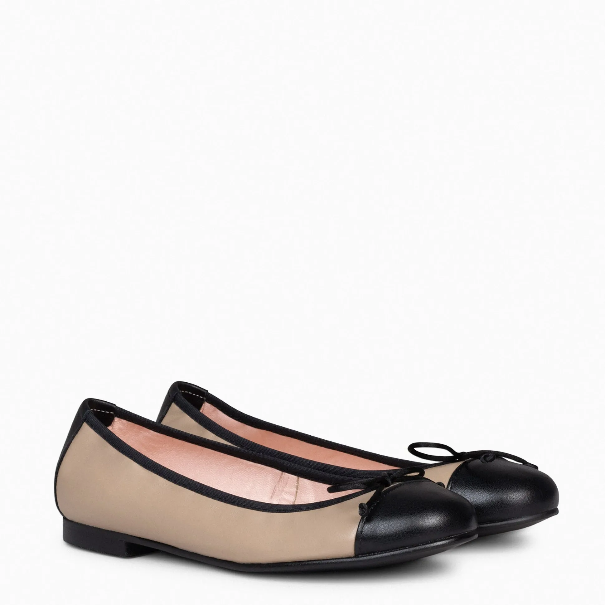 nicolle__bailarina_plana__1-1.webp Mocasines Y Blucher<miMaO Nicolle – Bailarina Plana Con Puntera Taupe