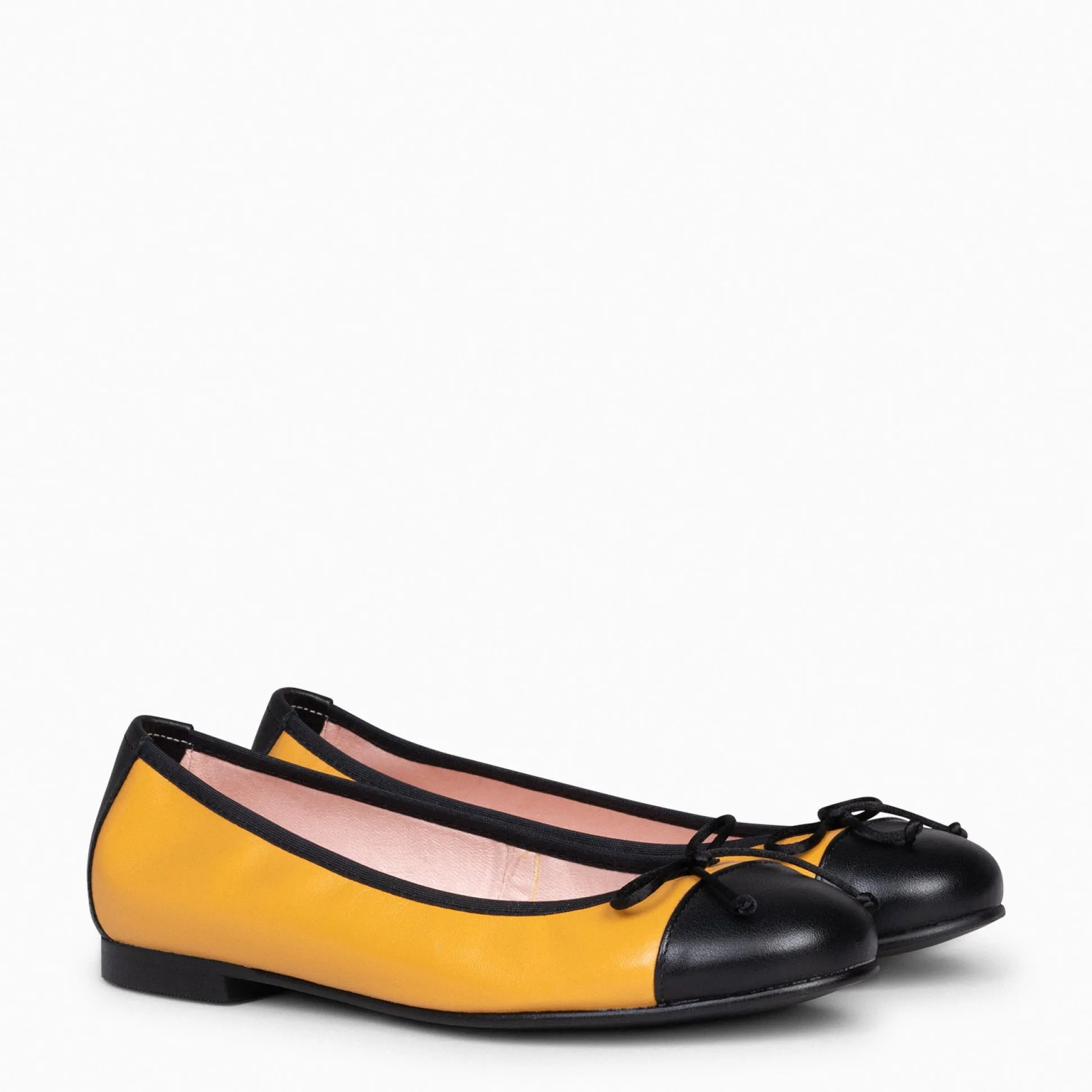 nicolle__bailarina_plana__1-6.webp Mocasines Y Blucher<miMaO Nicolle – Bailarina Plana Con Puntera Amarillo