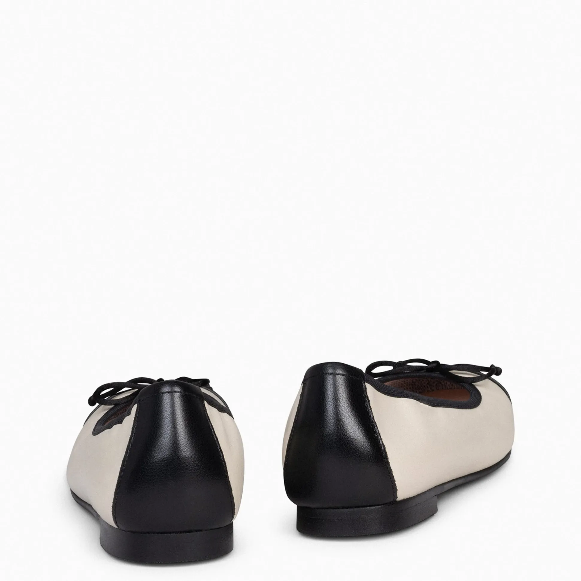 nicolle__bailarina_plana__3-7.webp Mocasines Y Blucher<miMaO Nicolle – Bailarina Plana Con Puntera Beige