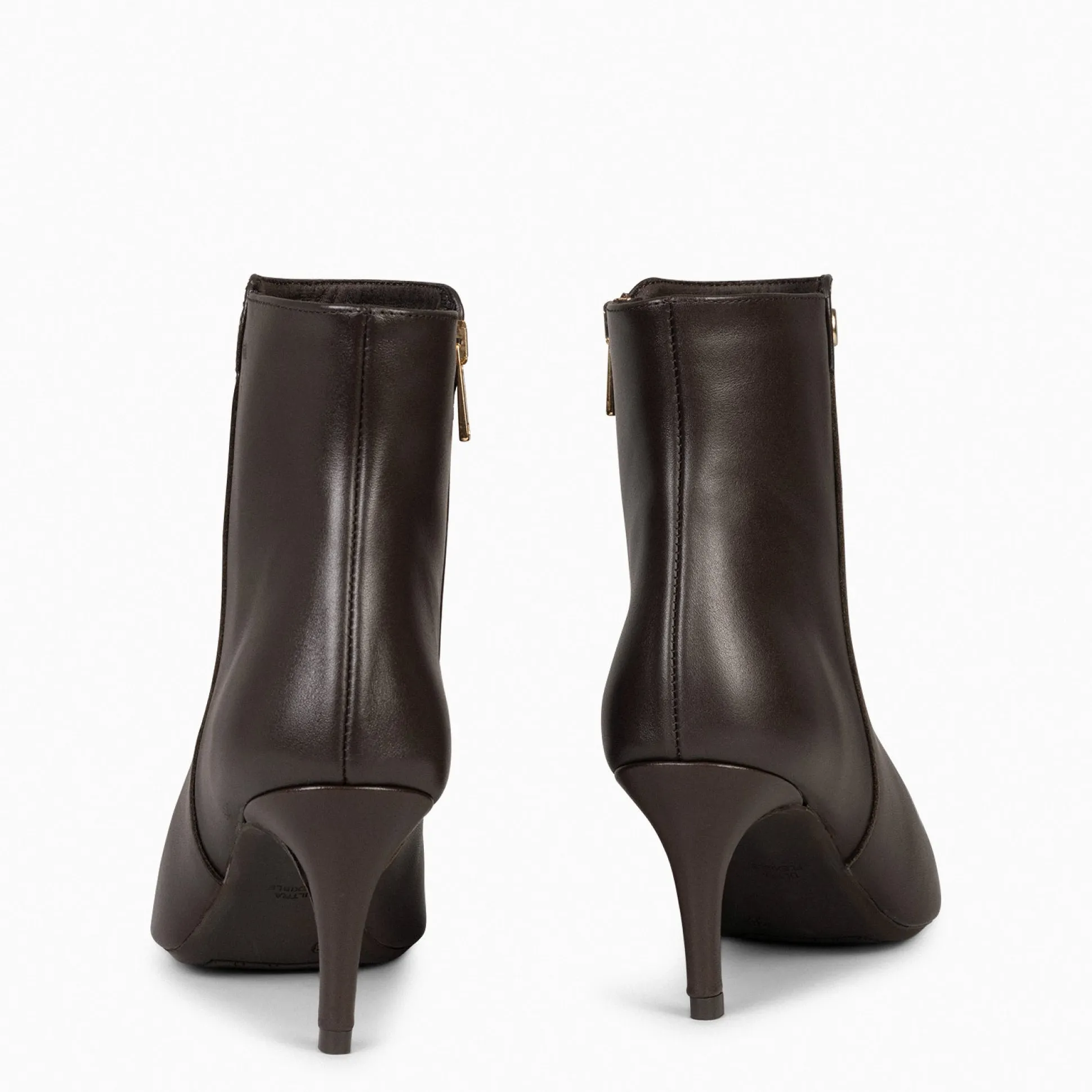 night__botines_elegantes__3.webp Botines De Mujer<miMaO Night – Botines Elegantes De Napa Con Tacón Fino Marron