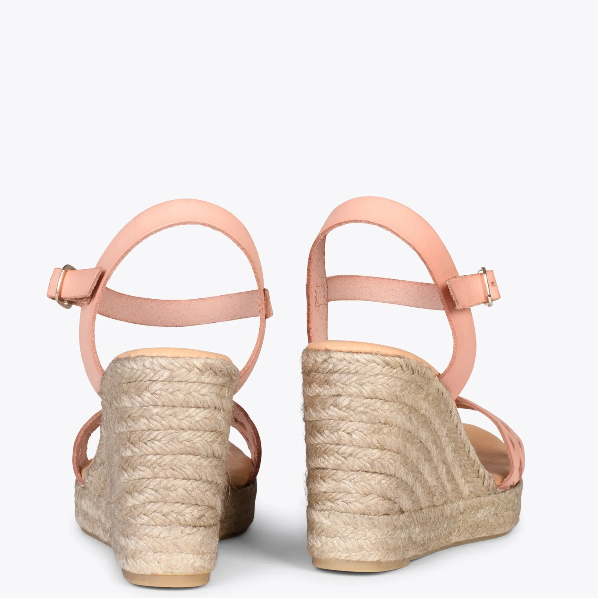 oasis__cunas_de_esparto_t_3-4.webp Esparto Y Alpargatas<miMaO Oasis – Cunas De Esparto Tostado Con Trenza Nude