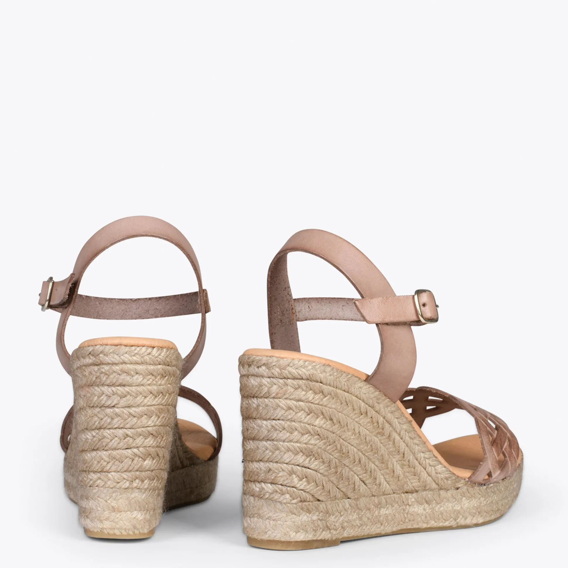 oasis__cunas_de_esparto_t_3-5.webp Esparto Y Alpargatas<miMaO Oasis – Cunas De Esparto Tostado Con Trenza Taupe