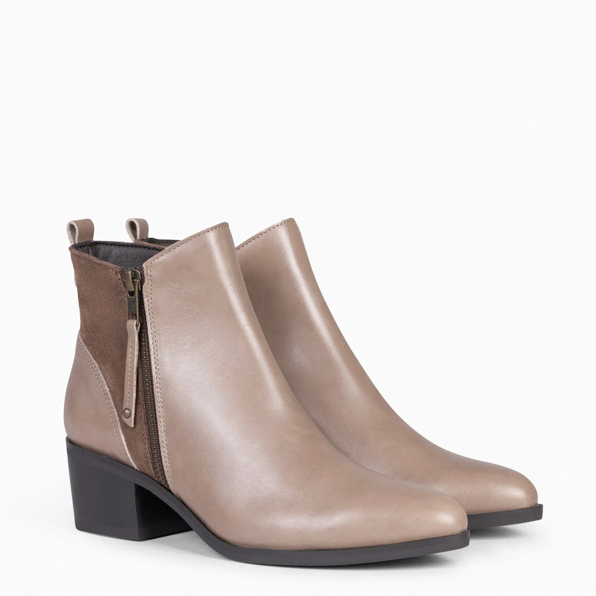 rebecca__botines_con_tacn_1-5.webp Botines De Mujer<miMaO Rebecca - Botines Con Tacón Para Mujer Taupe