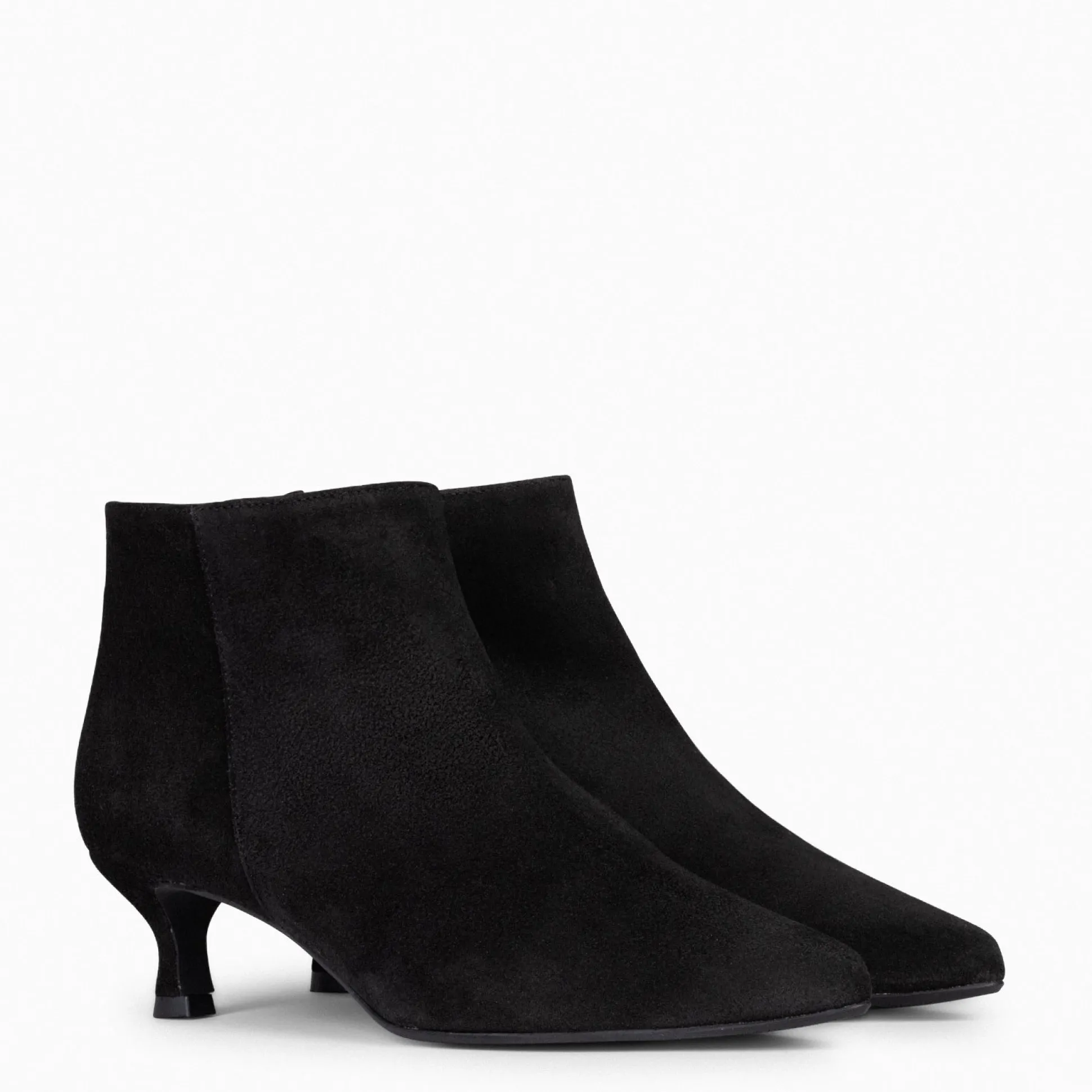 royal__botines_tacn_bajo__1-2.webp Botines De Mujer<miMaO Royal - Botines Tacón Bajo Negro Serraje