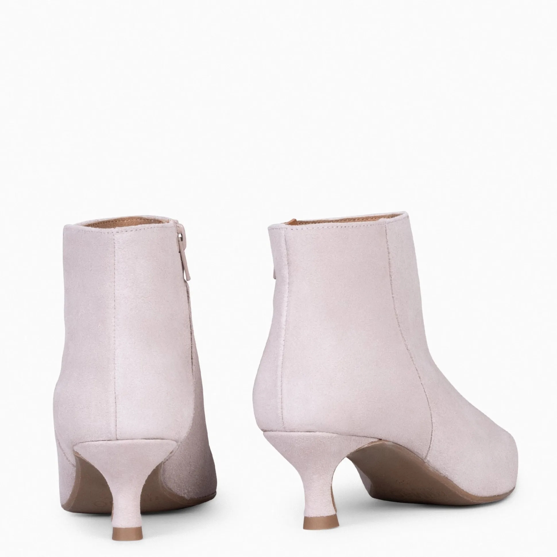 royal__botines_tacn_bajo__2-5.webp Botines De Mujer<miMaO Royal - Botines Tacón Bajo Nude Serraje