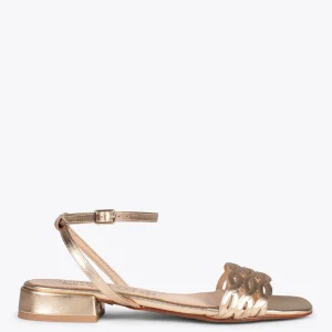 Sandalias De Tacón<miMaO Sofia - Sandalias Planas Doradas