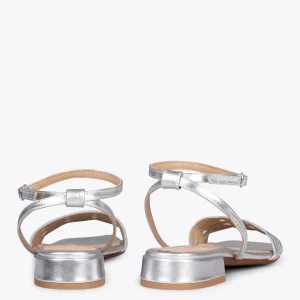 Sandalias De Tacón<miMaO Sofia - Sandalias Planas Plateada
