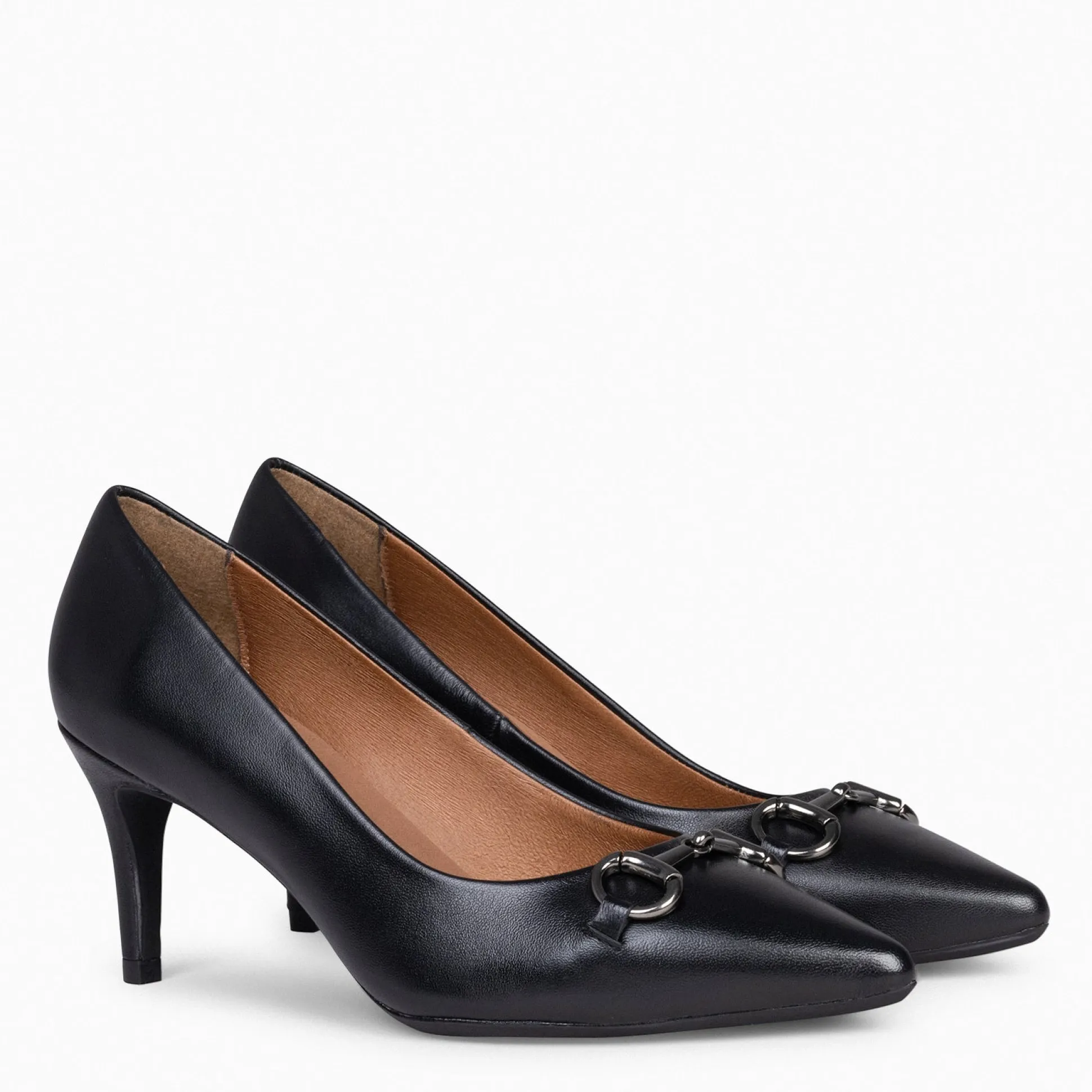 stiletto_elegance__zapato_1.webp Zapatos De Fiesta<miMaO Stiletto Elegance - Zapatos De Tacón De Aguja Con Adorno Metalizado Negro