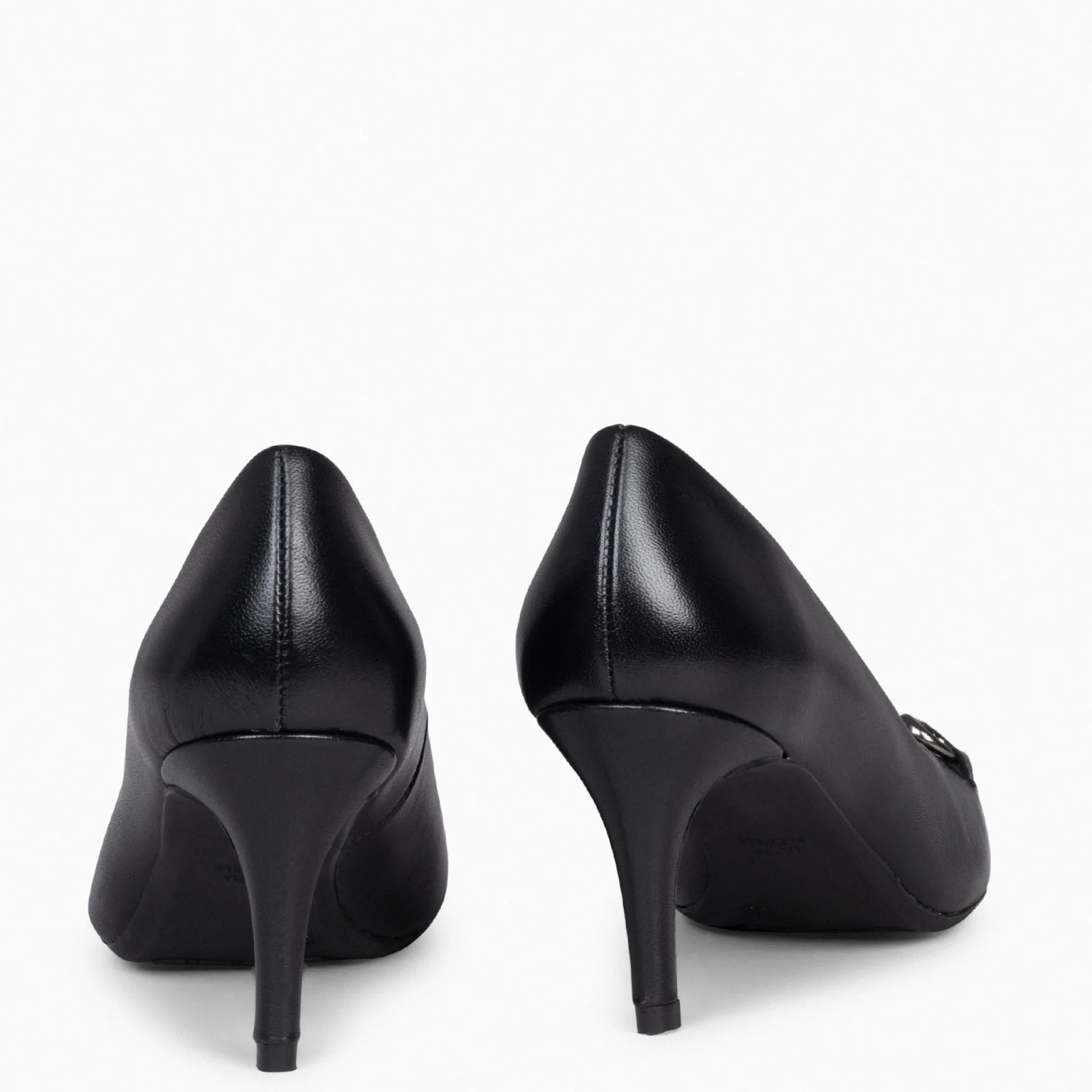 stiletto_elegance__zapato_3.webp Zapatos De Fiesta<miMaO Stiletto Elegance - Zapatos De Tacón De Aguja Con Adorno Metalizado Negro