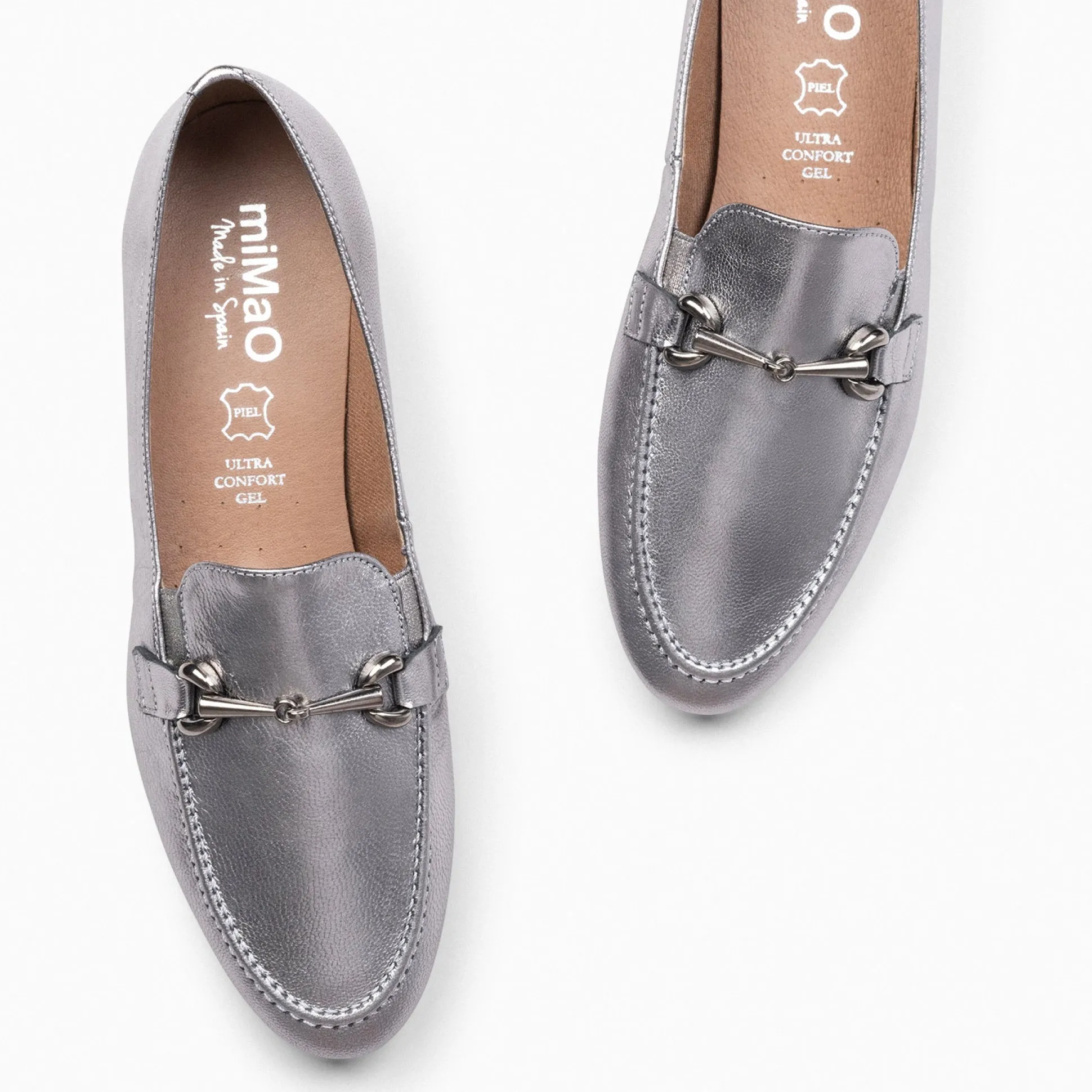 style__mocasines_con_deta_2-2.webp Mocasines Y Blucher<miMaO Style - Mocasines Con Detalle Metalizado Plata
