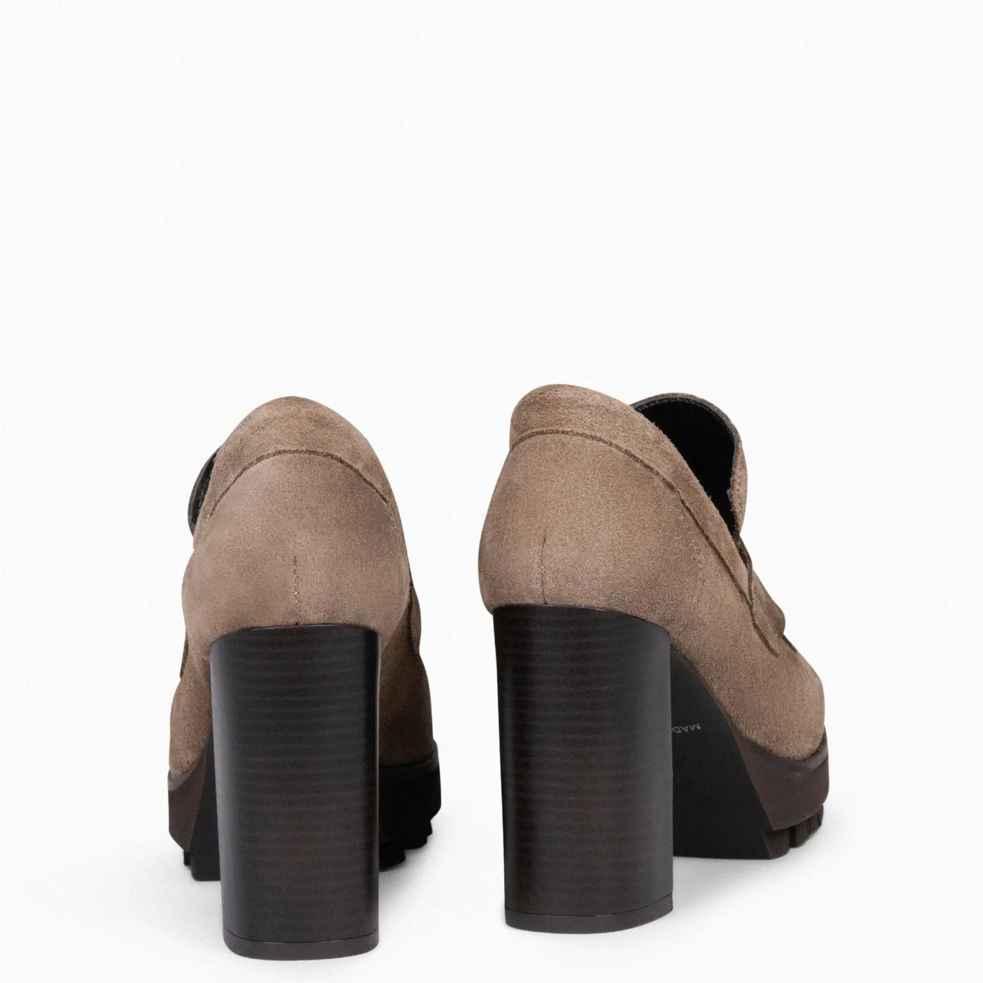 trend__mocasin_con_tacn_y_3-6.webp Mocasines Y Blucher<miMaO Trend – Mocasin Con Tacón Y Plataforma Taupe