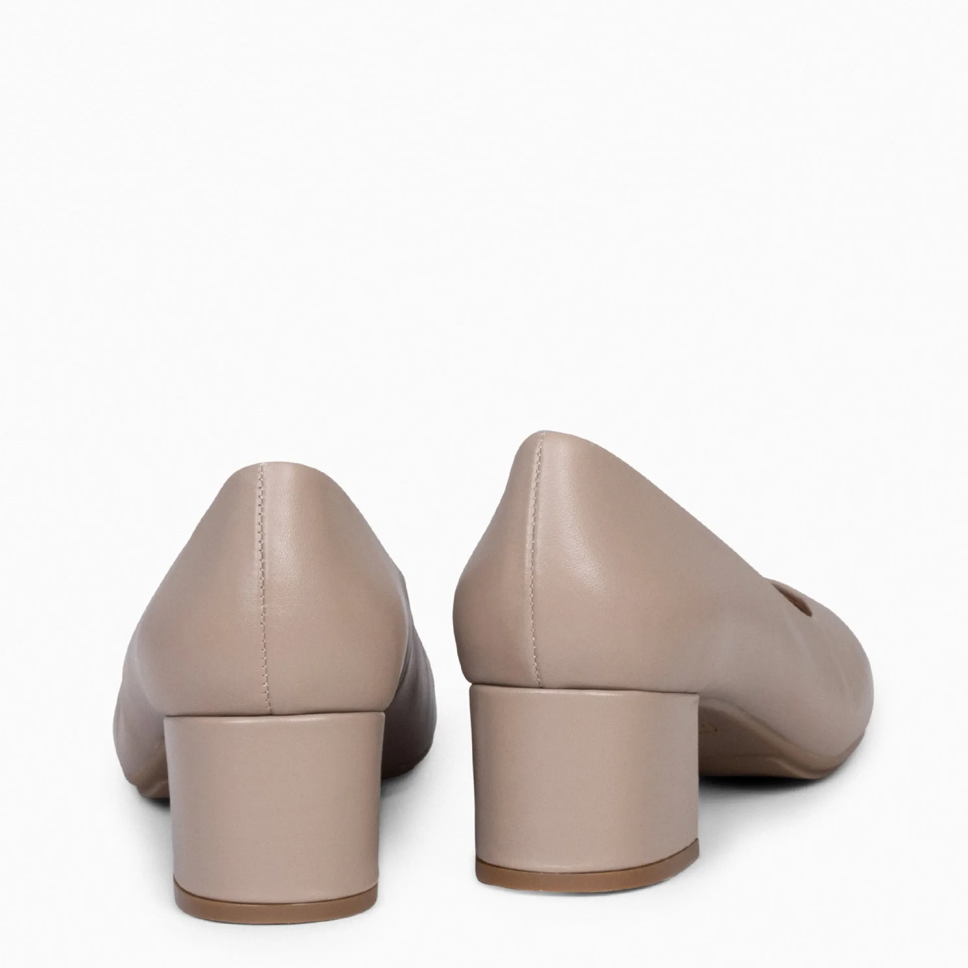 urban_redondo_salon__zapa_3-1.webp Urban Zapatos De Tacón<miMaO Urban Redondo Salon - Zapatos De Tacón Bajo De Napa Taupe