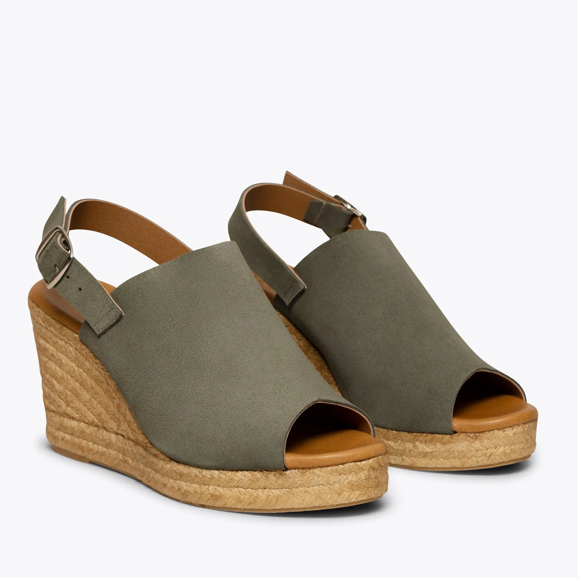 zenia_zueco_con_cuna_alta_2.webp Esparto Y Alpargatas<miMaO Zenia Zueco Con Cuna Alta De Esparto Kaki