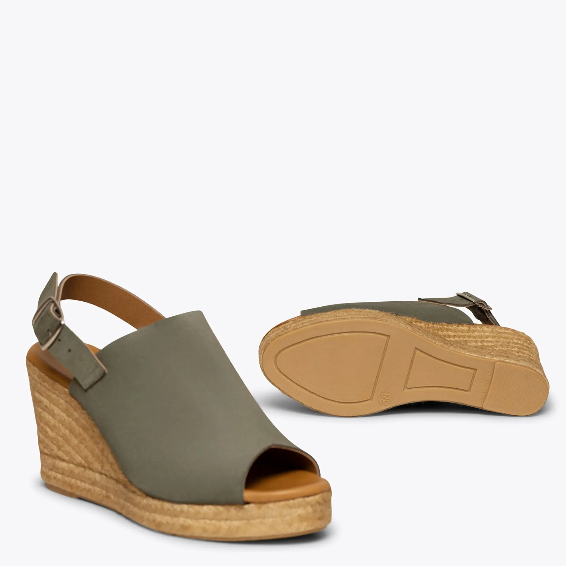 zenia_zueco_con_cuna_alta_3.webp Esparto Y Alpargatas<miMaO Zenia Zueco Con Cuna Alta De Esparto Kaki