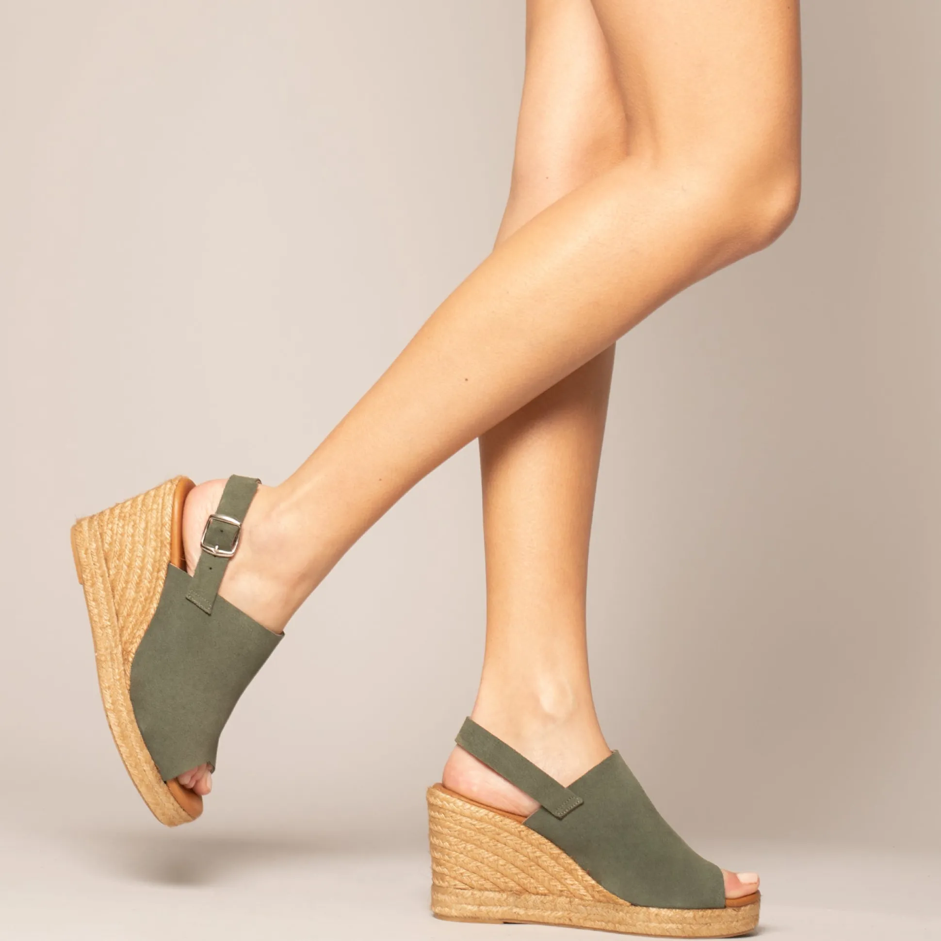 zenia_zueco_con_cuna_alta_6.webp Esparto Y Alpargatas<miMaO Zenia Zueco Con Cuna Alta De Esparto Kaki
